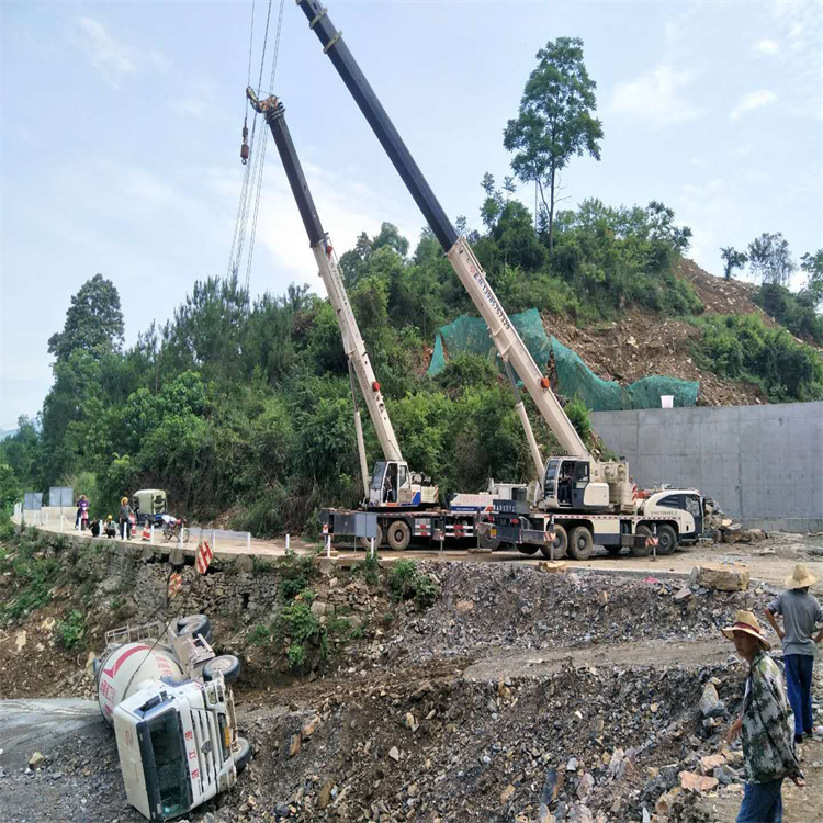 温州鹿城汽车掉沟里叫吊车救援要多少钱